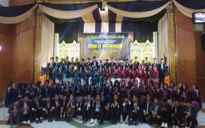 Mengukir Kenangan di Hari Terakhir: Perpisahan yang Penuh Haru di SMAN 10 Batanghari