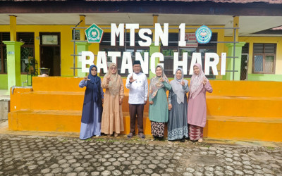 Jemput Bola PPDB, SMAN 10 Batang Hari Sambangi MTsN 1