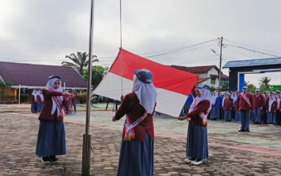 SMAN 10 Batang Hari Gelar Upacara, Bahas Validasi Data TKA hingga Peringatan Maulid Nabi