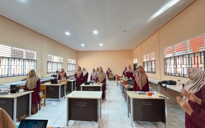 In House Training Jadi Ajang Guru SMAN 10 Belajar, Berbagi, dan Berbahagia